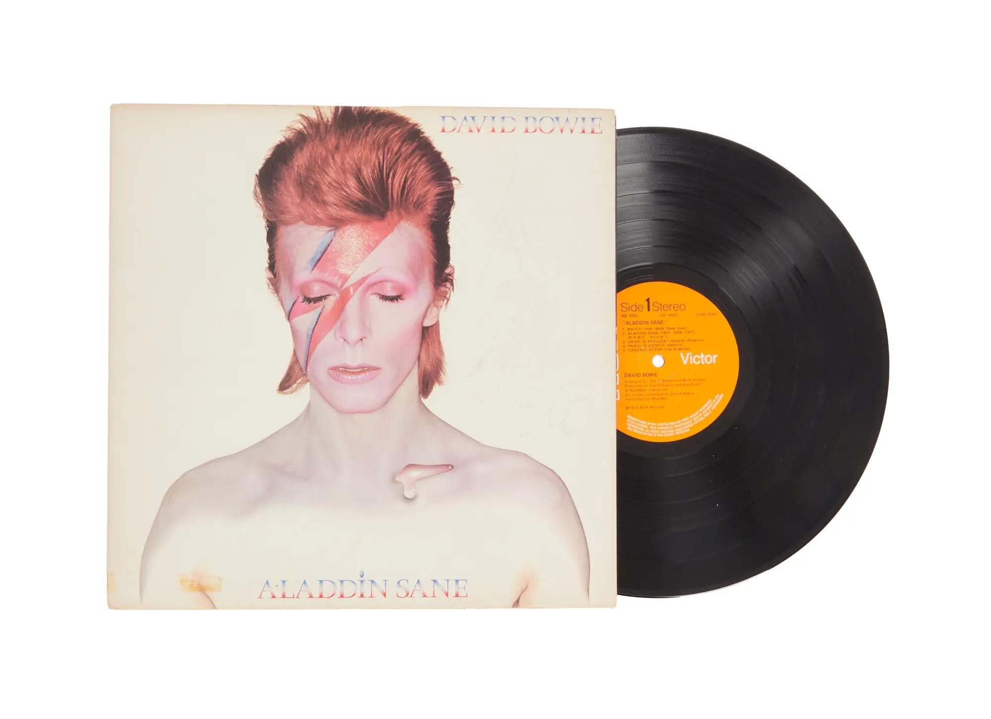 Lot #306. David Bowie | 1973 Signed "Alladin Sane" Record Album (First Pressing, UK) Lot #306 David Bowie 1973 Signed "Alladin Sane" Record Album (First Pressing, UK)