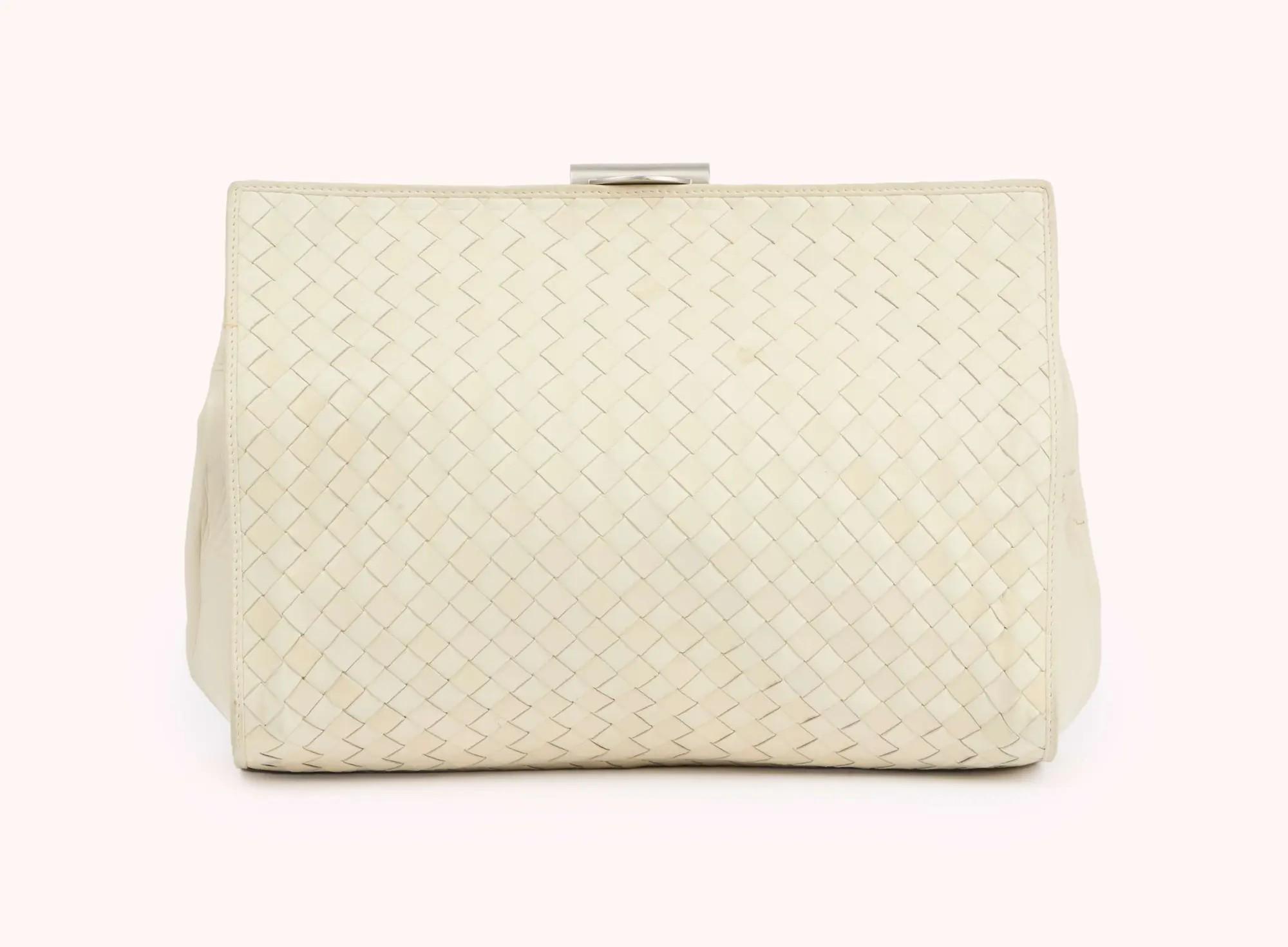 Lot #23. And Just Like That… | Miranda Hobbes Season 1 Episode 3 Bottega Veneta Clutch Lot #23. And Just Like That… | Miranda Hobbes Season 1 Episode 3 Bottega Veneta Clutch