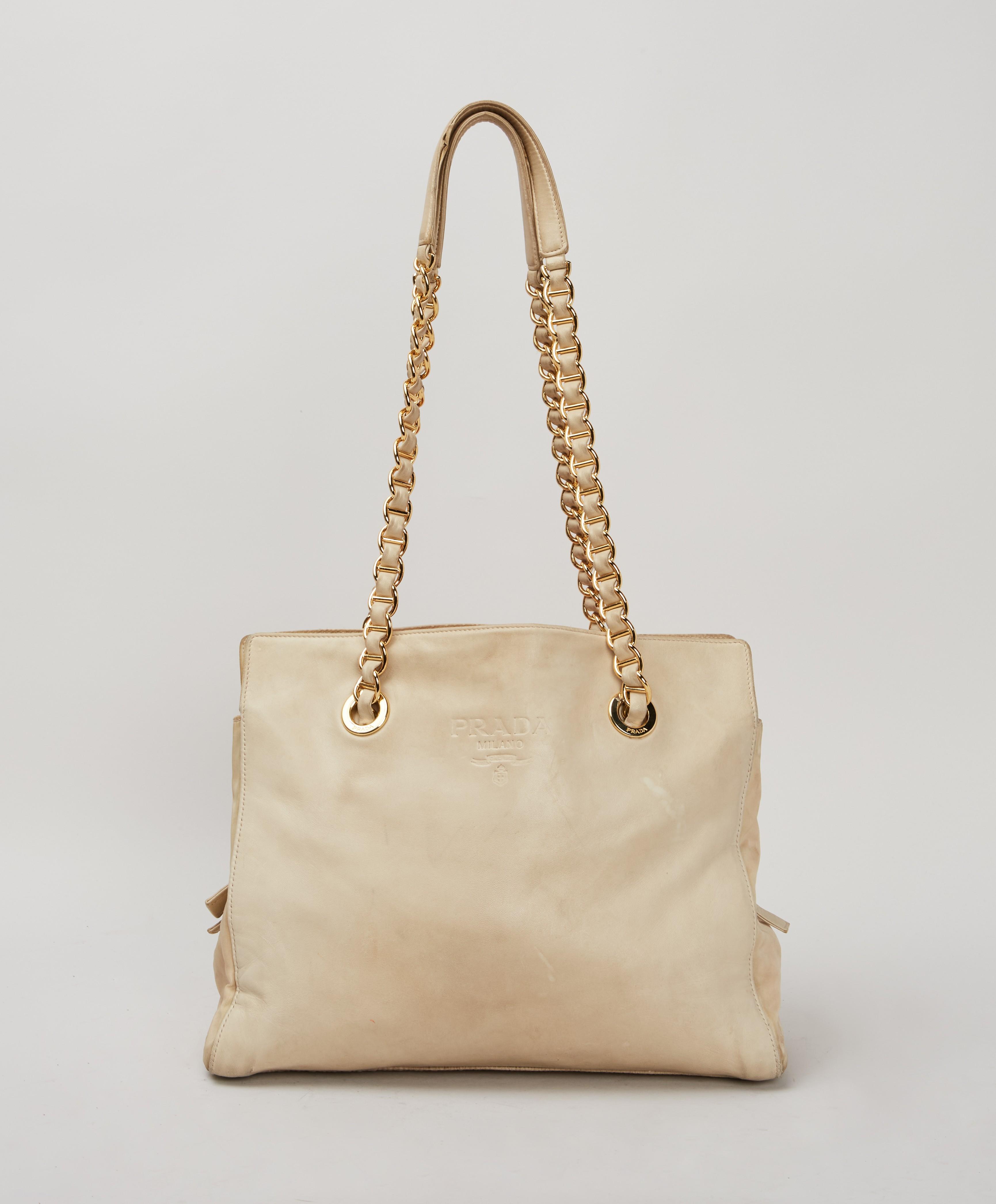 a white handbag owned by princess diana