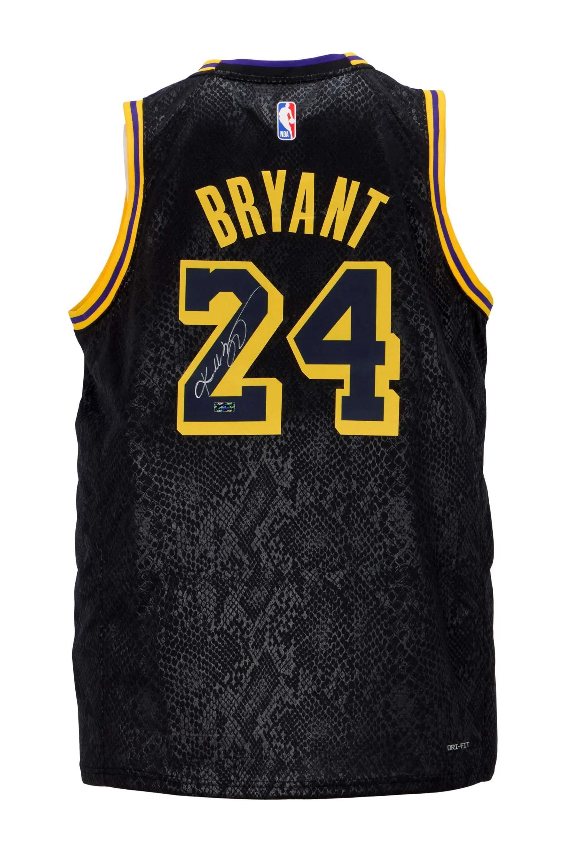 Lot #288. Kobe Bryant | Signed Lakers Commemorative Basketball Jersey (Panini) Lot #288 Kobe Bryant Signed Lakers Commemorative Basketball Jersey (Panini)