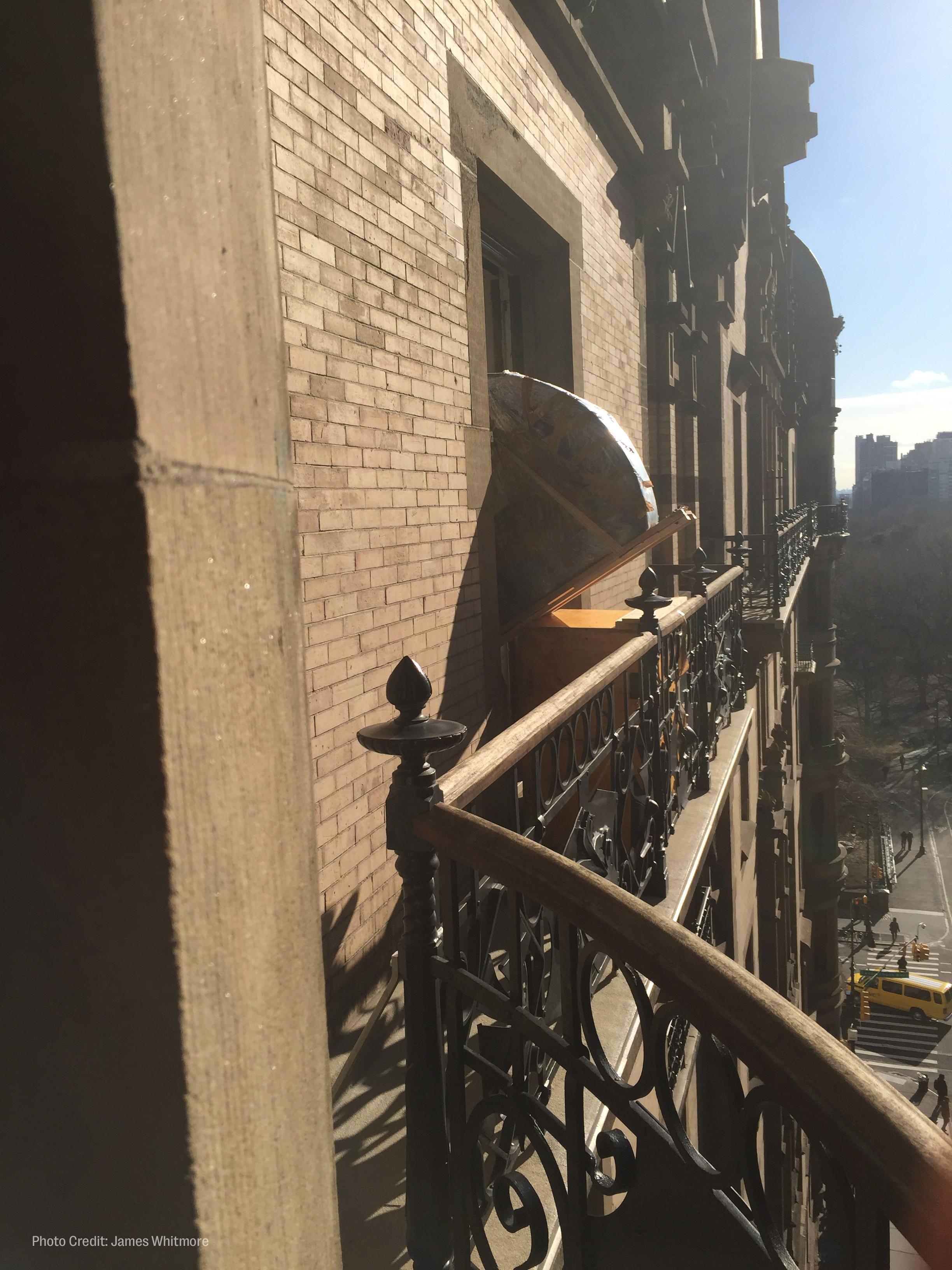 workers hoist roberta flack's piano out of her new york city apartment window.