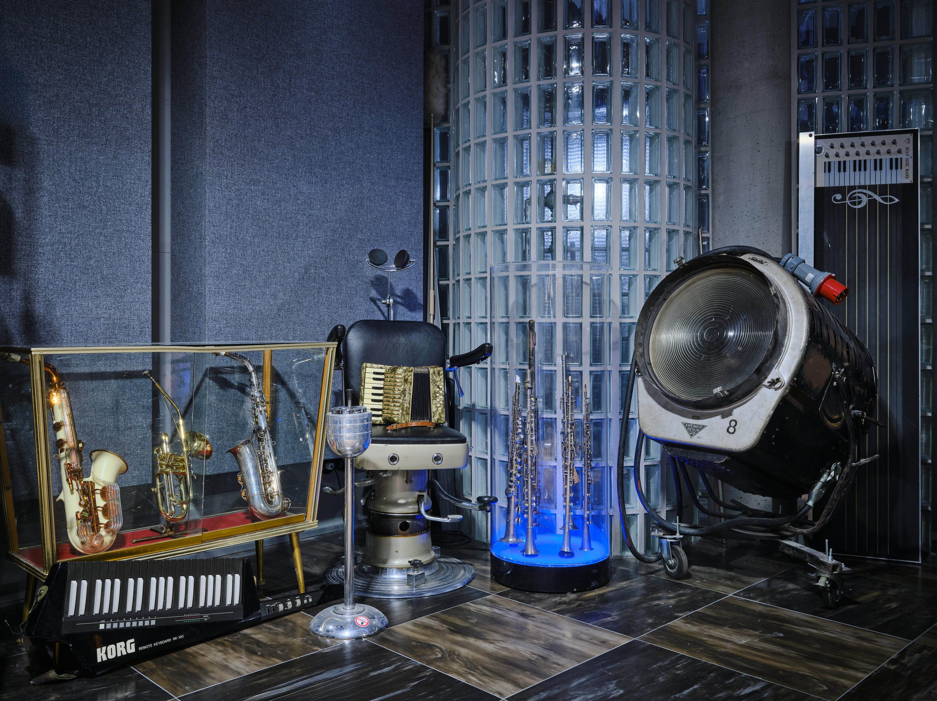 instruments and artifacts from the florian schneider collection
