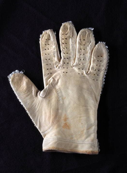 MICHAEL JACKSON MOTOWN 25 STAGE WORN GLOVE