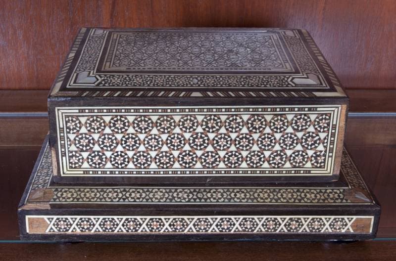 musical cigarette case UNCOMMON Vintage Powder Compact, Case, Combination . For Sale at Ruby Lane 100mm and 120mm cigarette sizes ISLAMIC MUSICAL CIGARETTE BOX