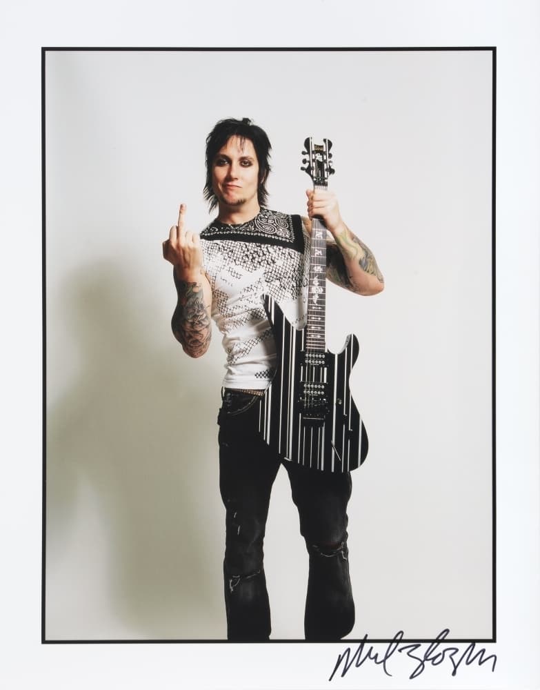 AVENGED SEVENFOLD: SYNYSTER GATES PHOTOGRAPH SIGNED BY ZLOZ (WITH NFT)