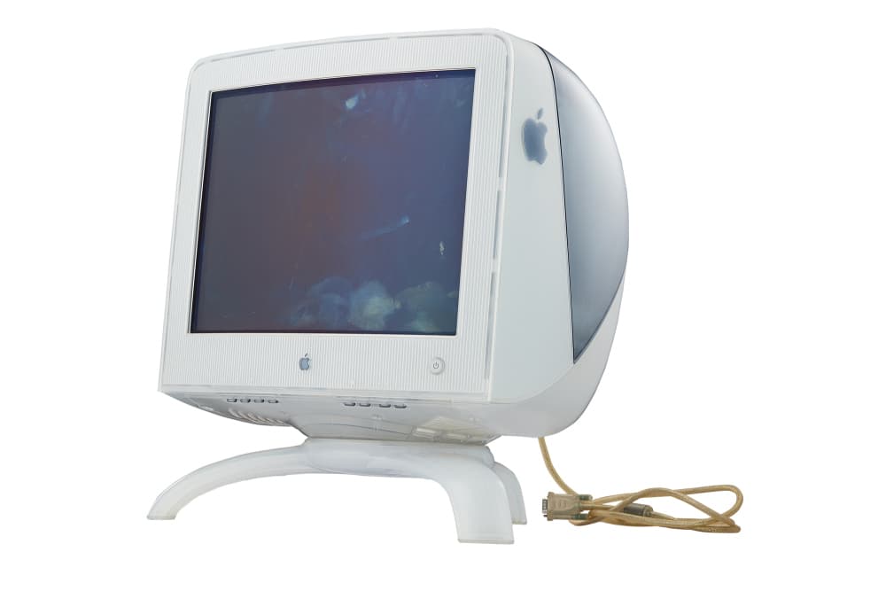APPLE: 1998-2004 STUDIO DISPLAY 17-INCH MONITOR